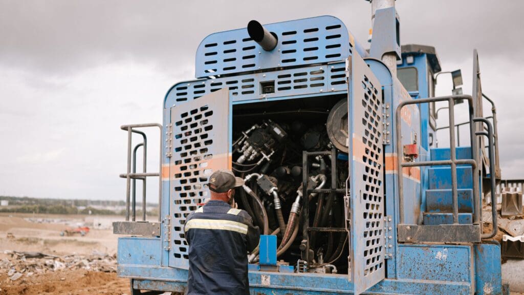 How a Landfill Compactor's Hydrostatic Drive Leads to Better Compaction