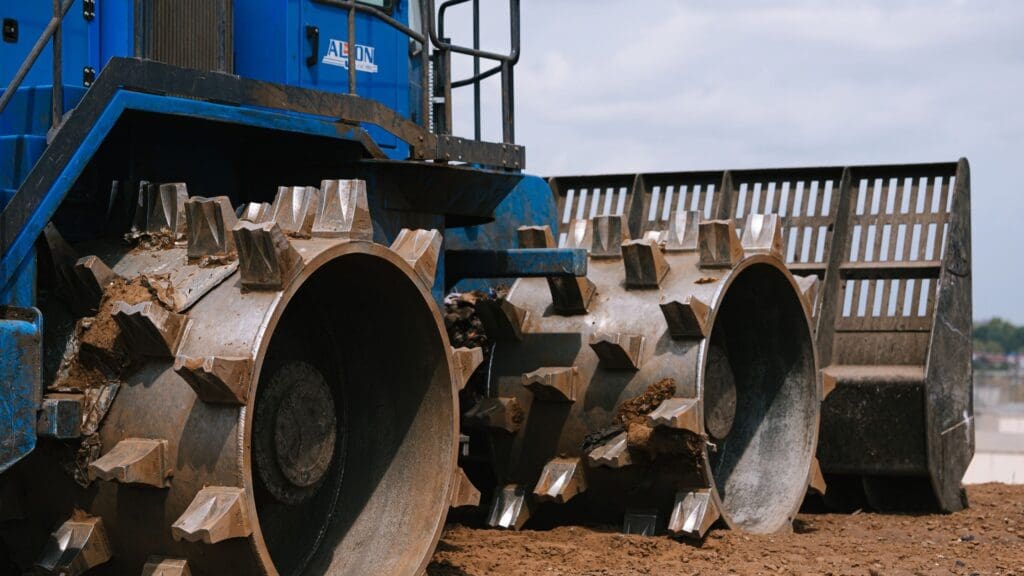 3 Benefits of Purchasing a Remanufactured Landfill Compactor